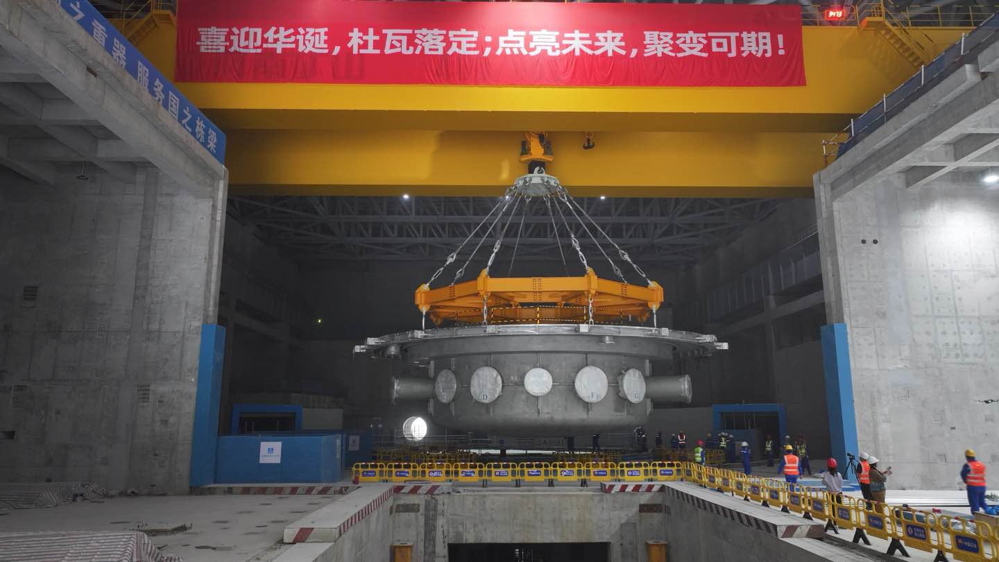 The Cryostat Base, the First Key Component of the BEST Facility, Has Been Successfully Installed